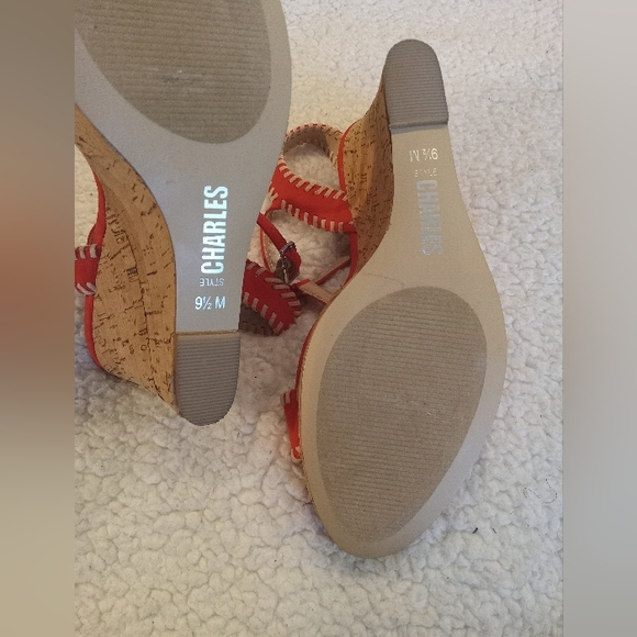 Charles By Charles David Suede Red Faux Cork Wedge T-Strap Sandal | Size: 9.5M - Picture 11 of 14